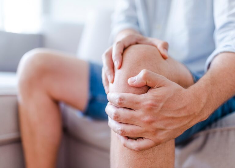 Knee Pain at Night: Causes, Symptoms & Treatment